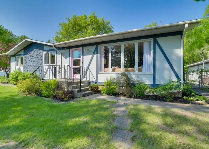 Home Rental On Detroit Lake: Dock, Game Room!