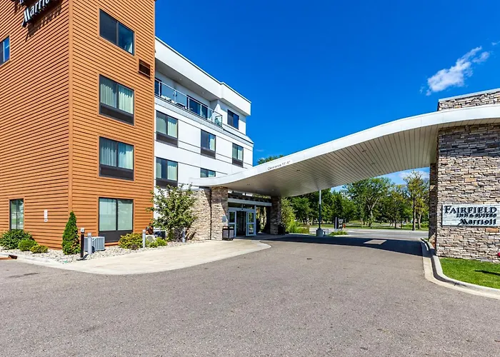 Starboard Point: Stunning Luxury Condo In The Heart Of Dl!