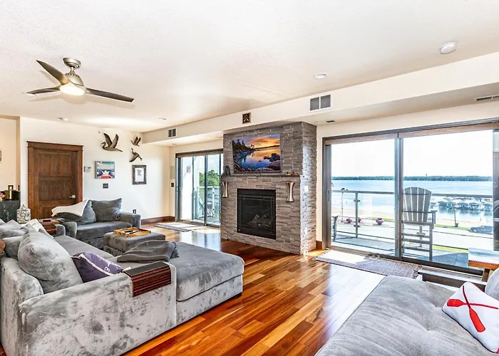 Starboard Point: Stunning Luxury Condo In The Heart Of Dl!