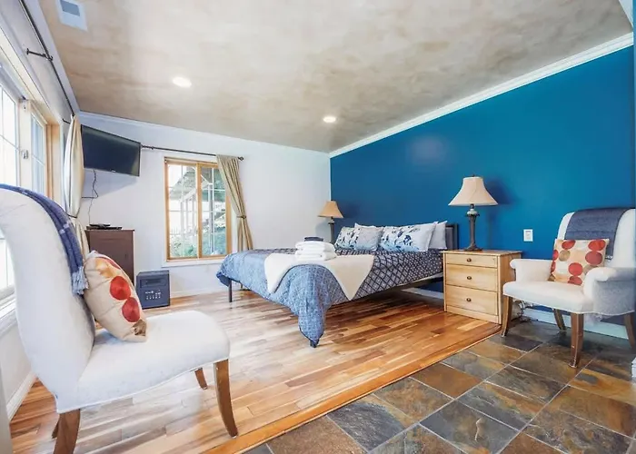 Holbrook Retreat - 5 Bedroom On 47 Acres